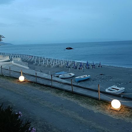 Casa Vacanze Margarita SantʼAlessio Siculo Esterno foto