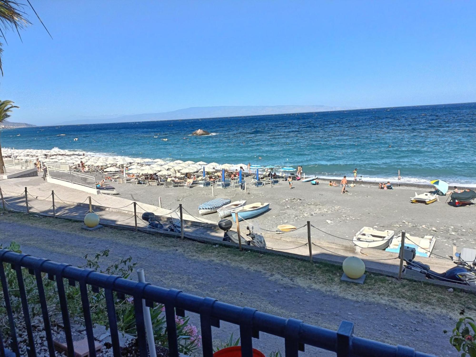 Casa Vacanze Margarita SantʼAlessio Siculo Esterno foto
