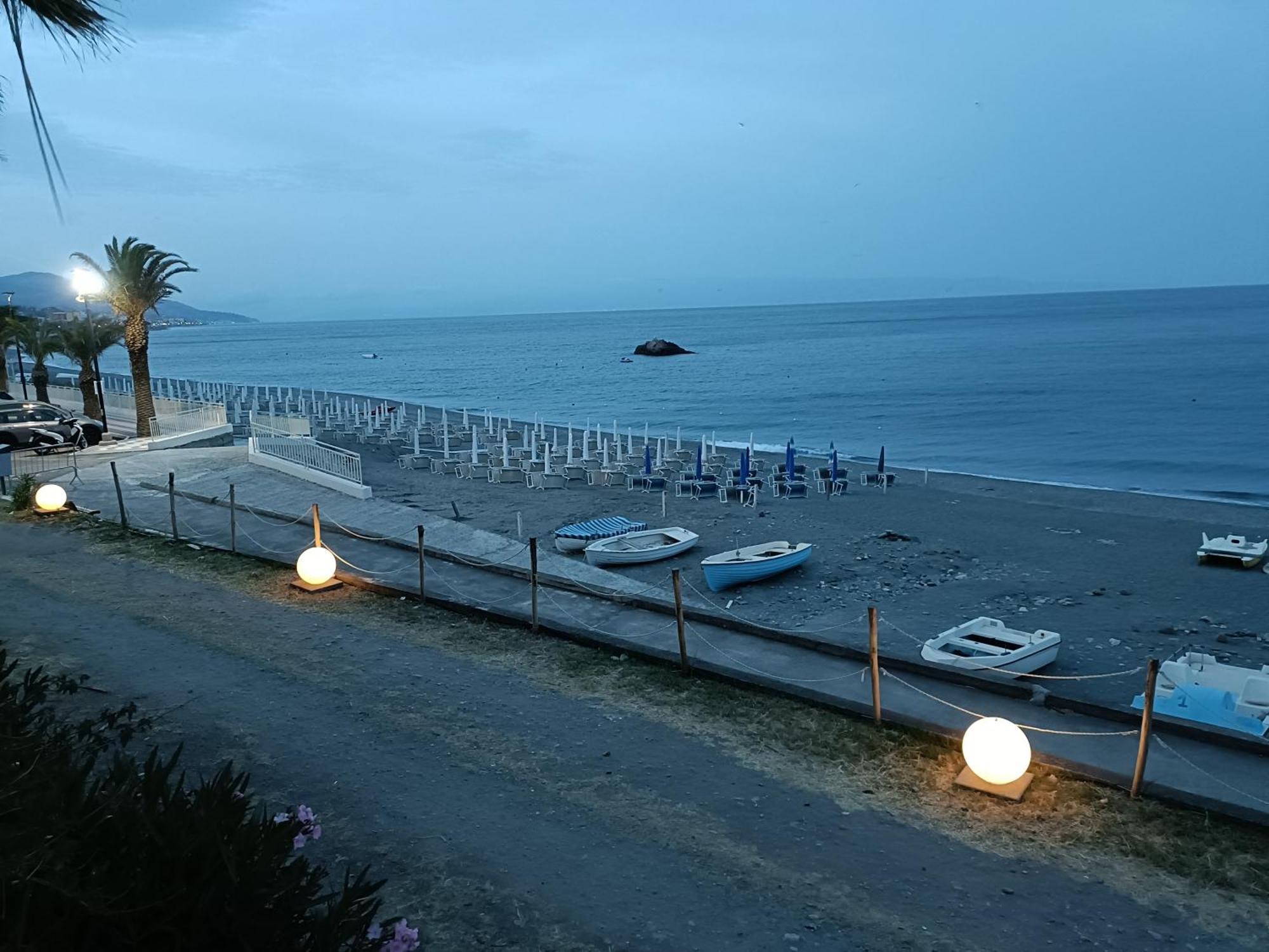 Casa Vacanze Margarita SantʼAlessio Siculo Esterno foto