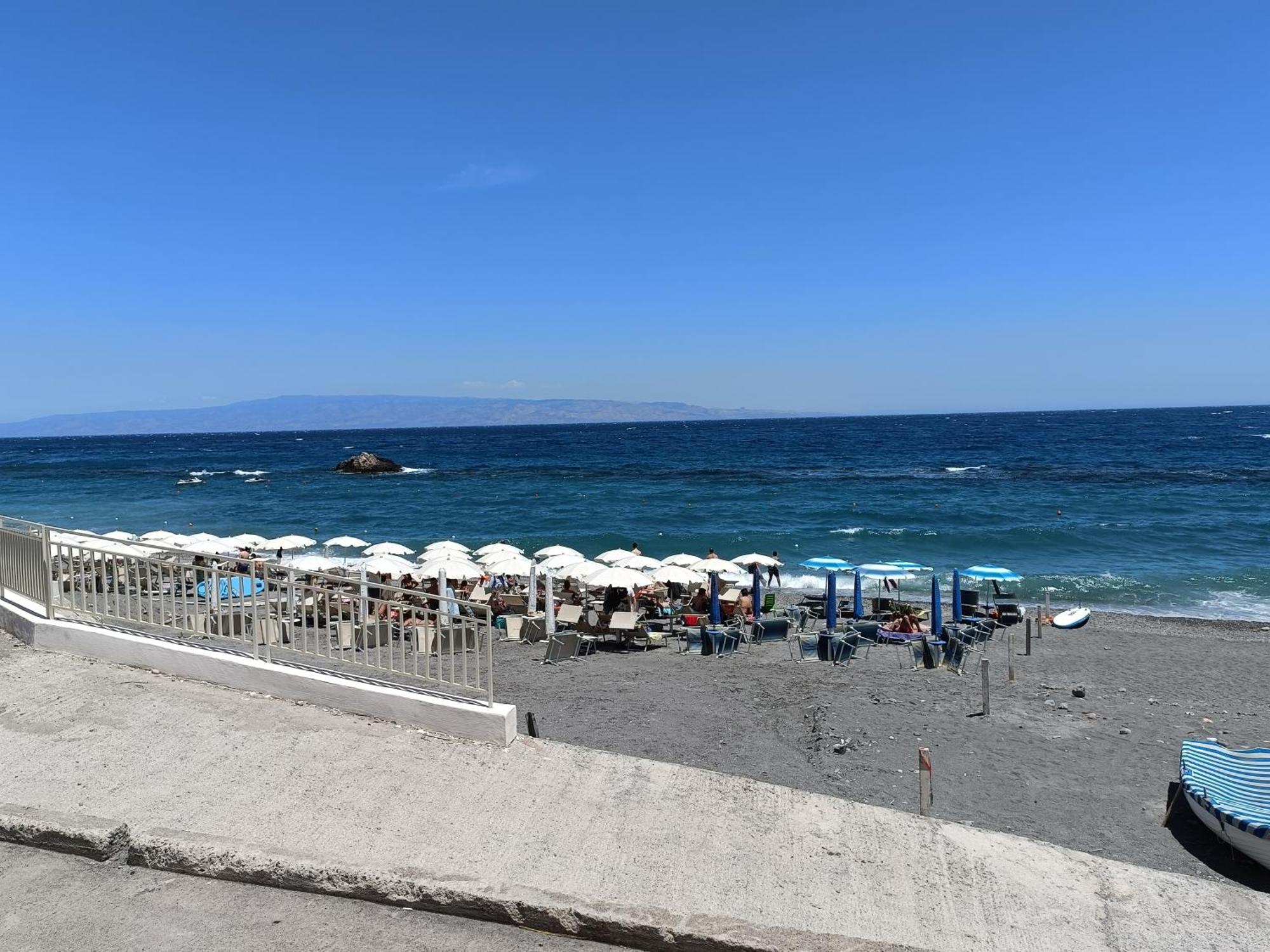Casa Vacanze Margarita SantʼAlessio Siculo Esterno foto