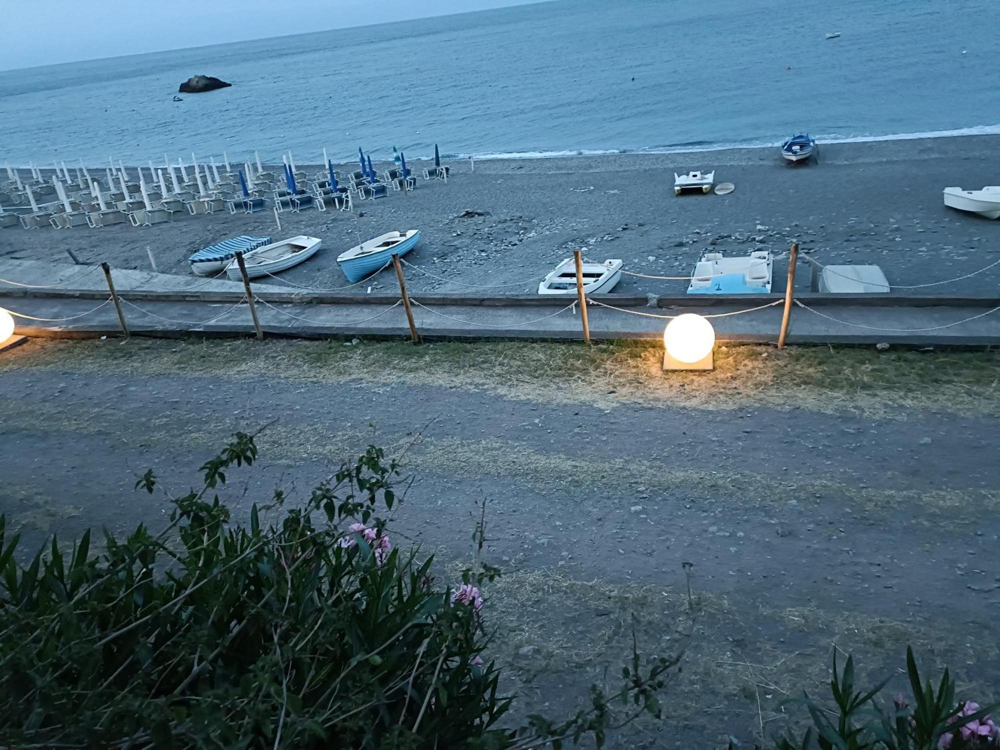 Casa Vacanze Margarita SantʼAlessio Siculo Esterno foto
